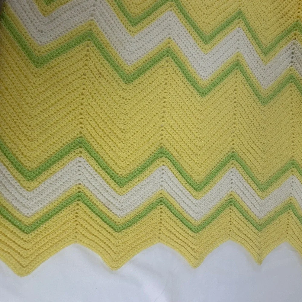 Handmade Crochet Blanket Yellow Green White Chevron Zig Zag‎ Throw Knit 52 x 74